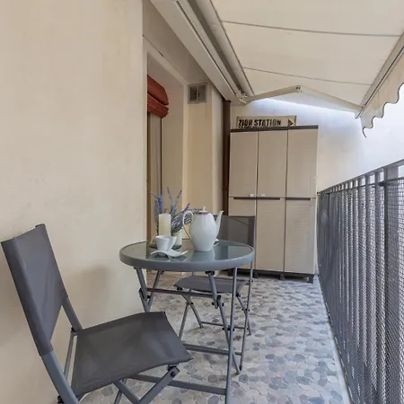 Guesthost - Heart Of Ferrara's History Apartment