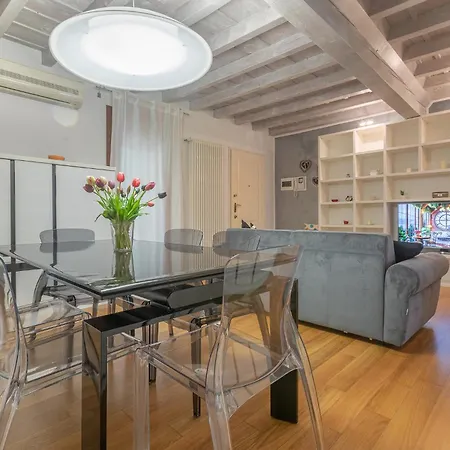 דירה Heart Of Ferrara's History