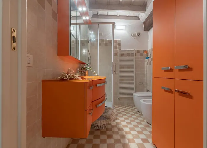 Guesthost - Heart Of Ferrara's History Apartament