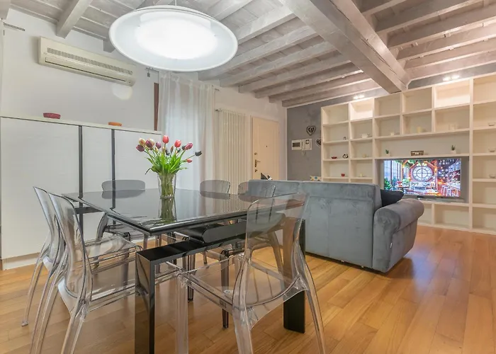 Apartament Guesthost - Heart Of Ferrara's History